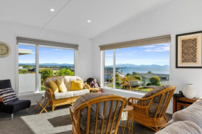 Scenic Lake Views - Taupo Holiday Home